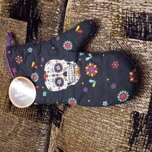 4/$30 New Colourful Skull Print Oven Mitt - Single